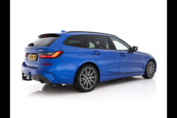 BMW 3 Serie Touring 330e High Executive M-Sportpack (Plug-in) Aut. *LEATHER-MICROFIBRE | FULL-LED | DIGI-COCKPIT | HEATED-SPORTSEATS | CAMERA | CARPLAY | SHIFT-PADDLES | NAVI-FULLMAP | PRIVACY-GLASS | ECC | PDC | CRUISE | TOWBAR | 18''ALU*