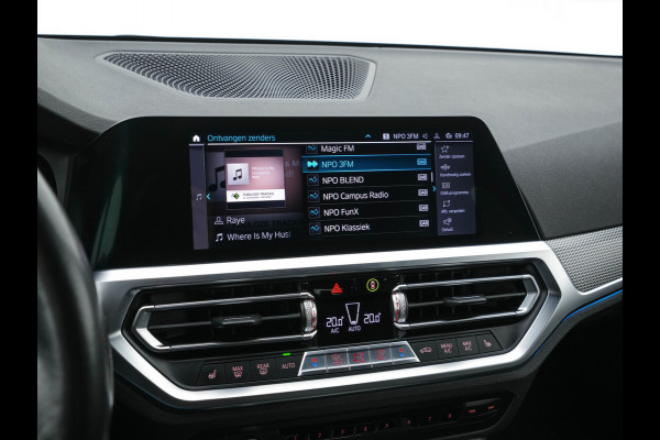 BMW 3 Serie Touring 330e High Executive M-Sportpack (Plug-in) Aut. *LEATHER-MICROFIBRE | FULL-LED | DIGI-COCKPIT | HEATED-SPORTSEATS | CAMERA | CARPLAY | SHIFT-PADDLES | NAVI-FULLMAP | PRIVACY-GLASS | ECC | PDC | CRUISE | TOWBAR | 18''ALU*