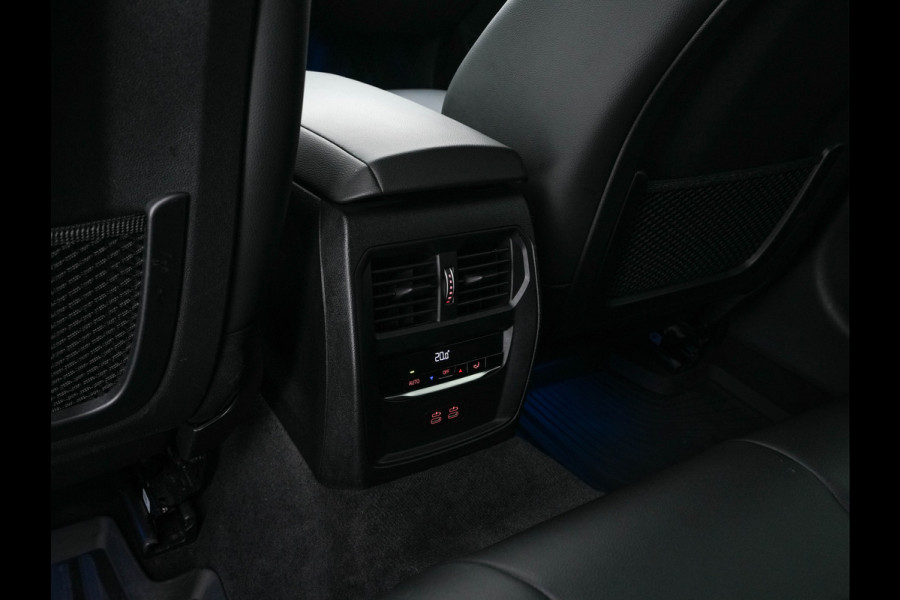 BMW 3 Serie Touring 330e High Executive M-Sportpack (Plug-in) Aut. *LEATHER-MICROFIBRE | FULL-LED | DIGI-COCKPIT | HEATED-SPORTSEATS | CAMERA | CARPLAY | SHIFT-PADDLES | NAVI-FULLMAP | PRIVACY-GLASS | ECC | PDC | CRUISE | TOWBAR | 18''ALU*