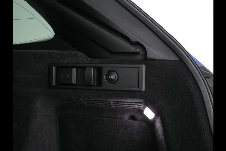 BMW 3 Serie Touring 330e High Executive M-Sportpack (Plug-in) Aut. *LEATHER-MICROFIBRE | FULL-LED | DIGI-COCKPIT | HEATED-SPORTSEATS | CAMERA | CARPLAY | SHIFT-PADDLES | NAVI-FULLMAP | PRIVACY-GLASS | ECC | PDC | CRUISE | TOWBAR | 18''ALU*