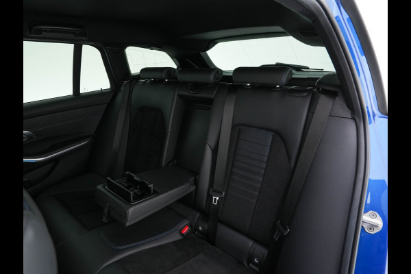 BMW 3 Serie Touring 330e High Executive M-Sportpack (Plug-in) Aut. *LEATHER-MICROFIBRE | FULL-LED | DIGI-COCKPIT | HEATED-SPORTSEATS | CAMERA | CARPLAY | SHIFT-PADDLES | NAVI-FULLMAP | PRIVACY-GLASS | ECC | PDC | CRUISE | TOWBAR | 18''ALU*