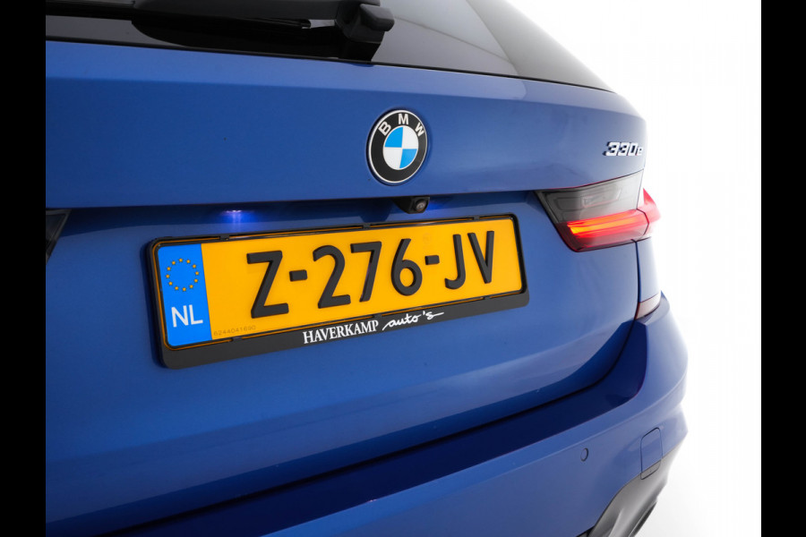 BMW 3 Serie Touring 330e High Executive M-Sportpack (Plug-in) Aut. *LEATHER-MICROFIBRE | FULL-LED | DIGI-COCKPIT | HEATED-SPORTSEATS | CAMERA | CARPLAY | SHIFT-PADDLES | NAVI-FULLMAP | PRIVACY-GLASS | ECC | PDC | CRUISE | TOWBAR | 18''ALU*