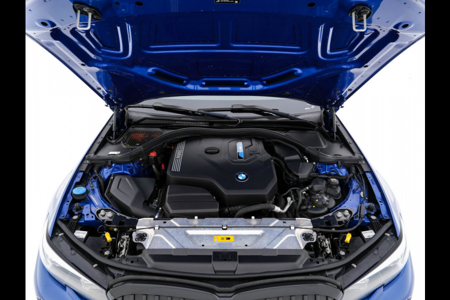 BMW 3 Serie Touring 330e High Executive M-Sportpack (Plug-in) Aut. *LEATHER-MICROFIBRE | FULL-LED | DIGI-COCKPIT | HEATED-SPORTSEATS | CAMERA | CARPLAY | SHIFT-PADDLES | NAVI-FULLMAP | PRIVACY-GLASS | ECC | PDC | CRUISE | TOWBAR | 18''ALU*