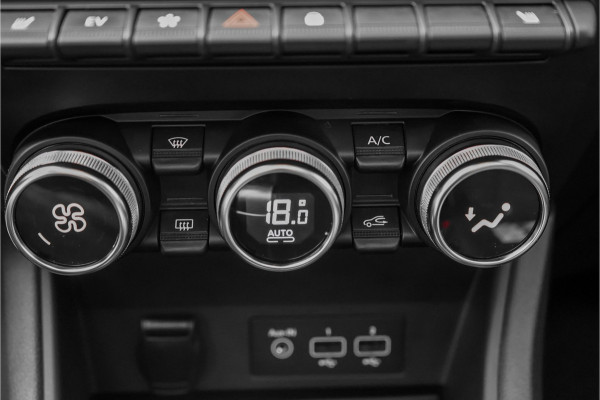 Renault Captur 1.6 E-Tech Plug-in Hybrid 160 Intens Pano Stoelverw Trekhaak 18"
