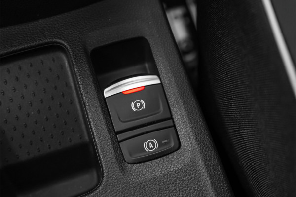 Renault Captur 1.6 E-Tech Plug-in Hybrid 160 Intens Pano Stoelverw Trekhaak 18"