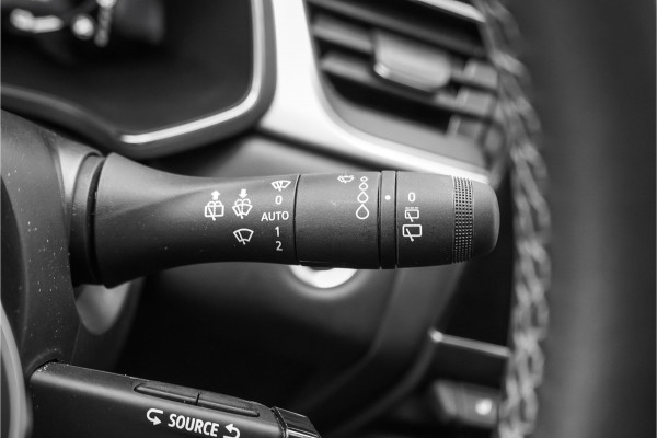 Renault Captur 1.6 E-Tech Plug-in Hybrid 160 Intens Pano Stoelverw Trekhaak 18"