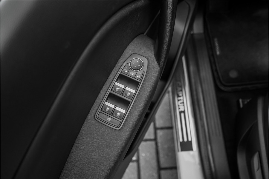 Renault Captur 1.6 E-Tech Plug-in Hybrid 160 Intens Pano Stoelverw Trekhaak 18"