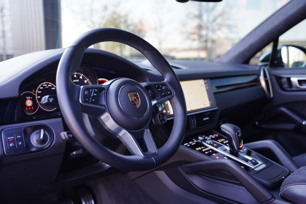 Porsche Cayenne Coupé 4.0 GTS P.T.S. Goodwood Green