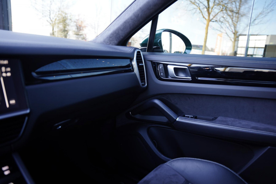 Porsche Cayenne Coupé 4.0 GTS P.T.S. Goodwood Green