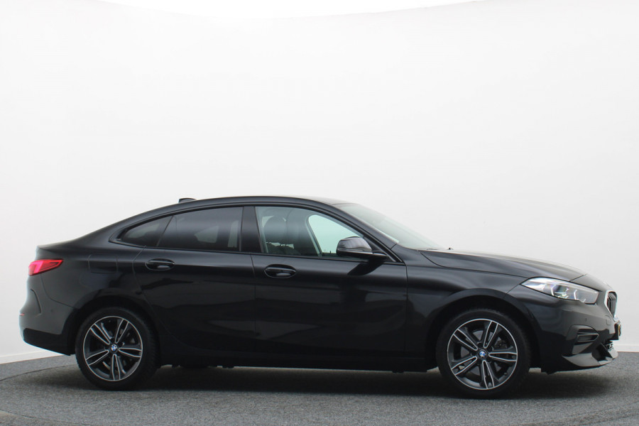 BMW 2 Serie Gran Coupé 218i Introduction Edition Automaat LED, Apple Carplay, Sfeerverlichting, Stuur-/Stoelverwarming, PDC