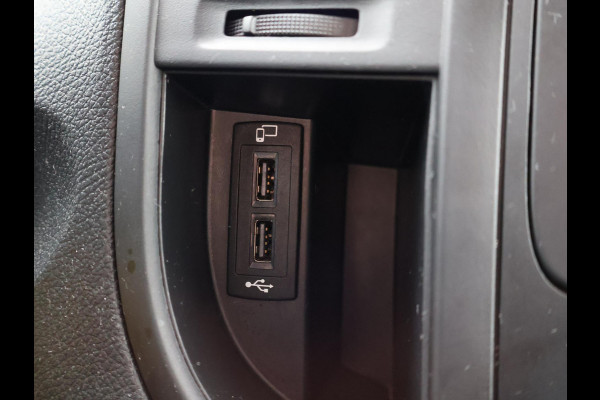 Mercedes-Benz eVito eVito LANG 41 kWh + STOELVERW. | APPLE CARPLAY | IMPERIAAL | DAB | 3-ZITS