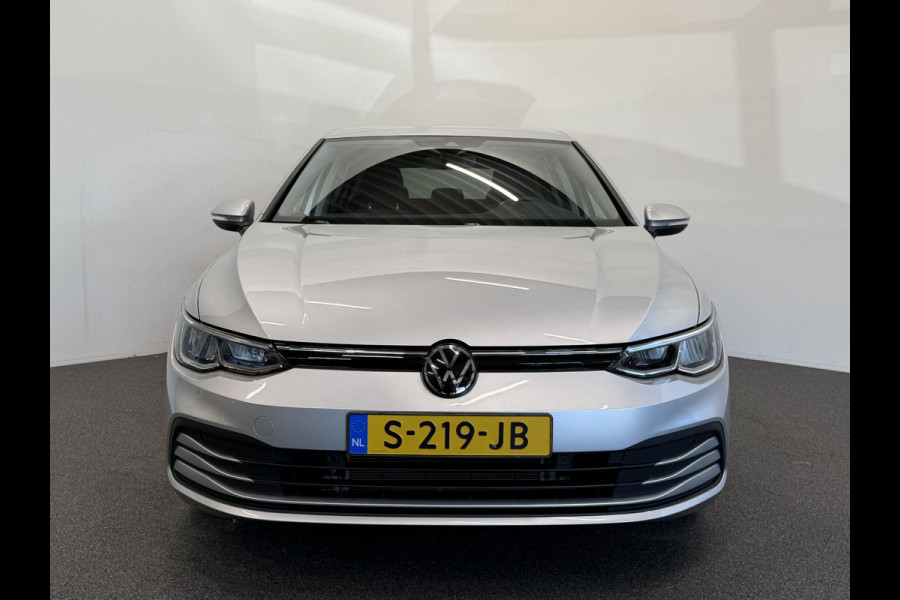 Volkswagen Golf 1.0 TSI 110pk Life Lounge Apple Carplay Android Auto Parkeersensoren Cruise Control DAB Climate Control LED Koplampen Bluetooth Lichtmetalen Velgen