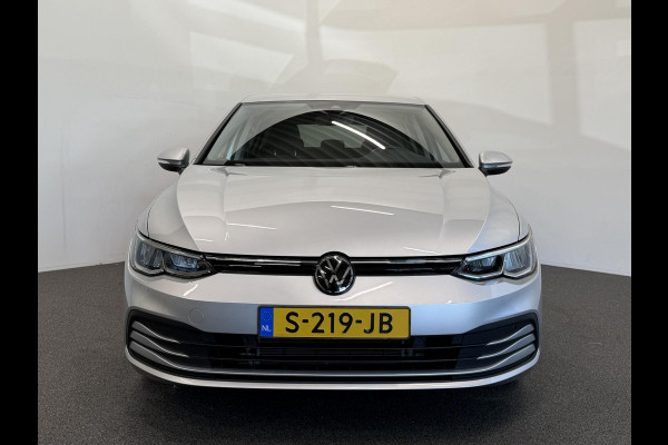 Volkswagen Golf 1.0 TSI 110pk Life Lounge Apple Carplay Android Auto Parkeersensoren Cruise Control DAB Climate Control LED Koplampen Bluetooth Lichtmetalen Velgen