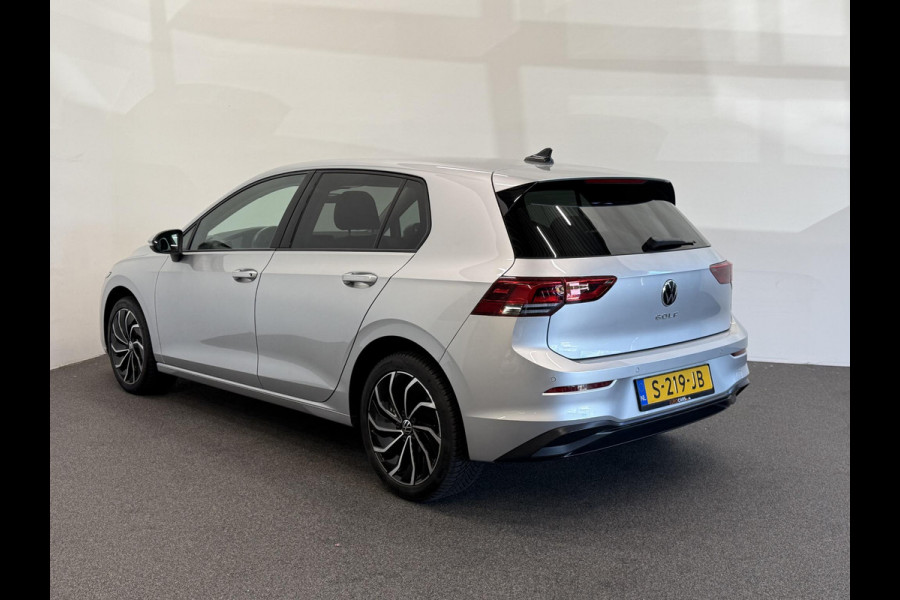 Volkswagen Golf 1.0 TSI 110pk Life Lounge Apple Carplay Android Auto Parkeersensoren Cruise Control DAB Climate Control LED Koplampen Bluetooth Lichtmetalen Velgen