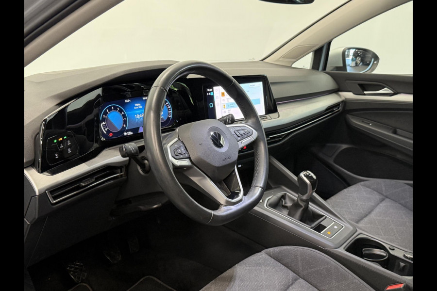 Volkswagen Golf 1.0 TSI 110pk Life Lounge Apple Carplay Android Auto Parkeersensoren Cruise Control DAB Climate Control LED Koplampen Bluetooth Lichtmetalen Velgen