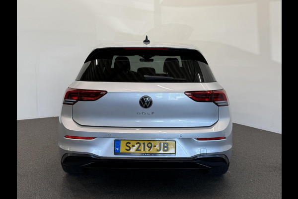 Volkswagen Golf 1.0 TSI 110pk Life Lounge Apple Carplay Android Auto Parkeersensoren Cruise Control DAB Climate Control LED Koplampen Bluetooth Lichtmetalen Velgen