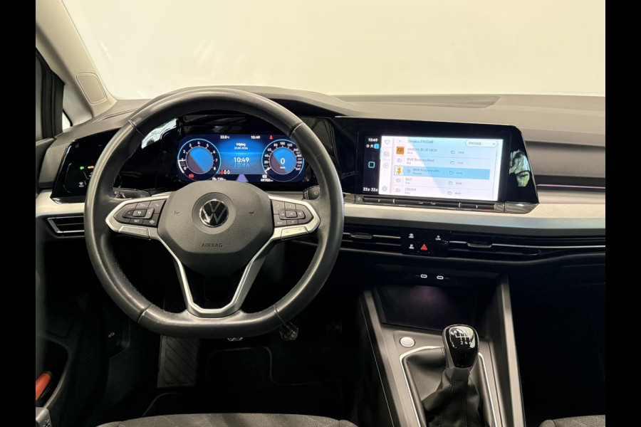Volkswagen Golf 1.0 TSI 110pk Life Lounge Apple Carplay Android Auto Parkeersensoren Cruise Control DAB Climate Control LED Koplampen Bluetooth Lichtmetalen Velgen