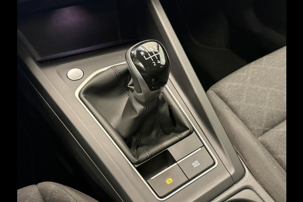 Volkswagen Golf 1.0 TSI 110pk Life Lounge Apple Carplay Android Auto Parkeersensoren Cruise Control DAB Climate Control LED Koplampen Bluetooth Lichtmetalen Velgen