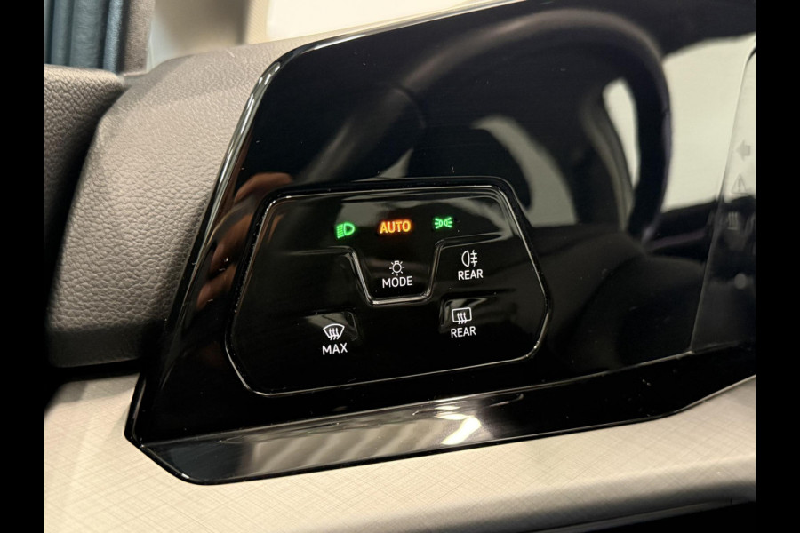 Volkswagen Golf 1.0 TSI 110pk Life Lounge Apple Carplay Android Auto Parkeersensoren Cruise Control DAB Climate Control LED Koplampen Bluetooth Lichtmetalen Velgen