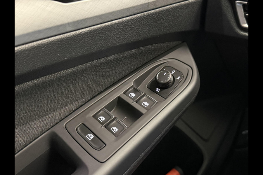 Volkswagen Golf 1.0 TSI 110pk Life Lounge Apple Carplay Android Auto Parkeersensoren Cruise Control DAB Climate Control LED Koplampen Bluetooth Lichtmetalen Velgen