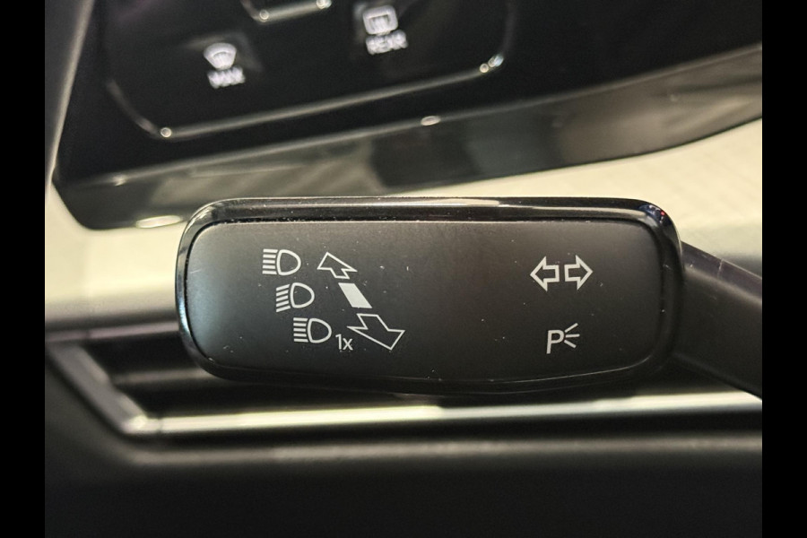 Volkswagen Golf 1.0 TSI 110pk Life Lounge Apple Carplay Android Auto Parkeersensoren Cruise Control DAB Climate Control LED Koplampen Bluetooth Lichtmetalen Velgen