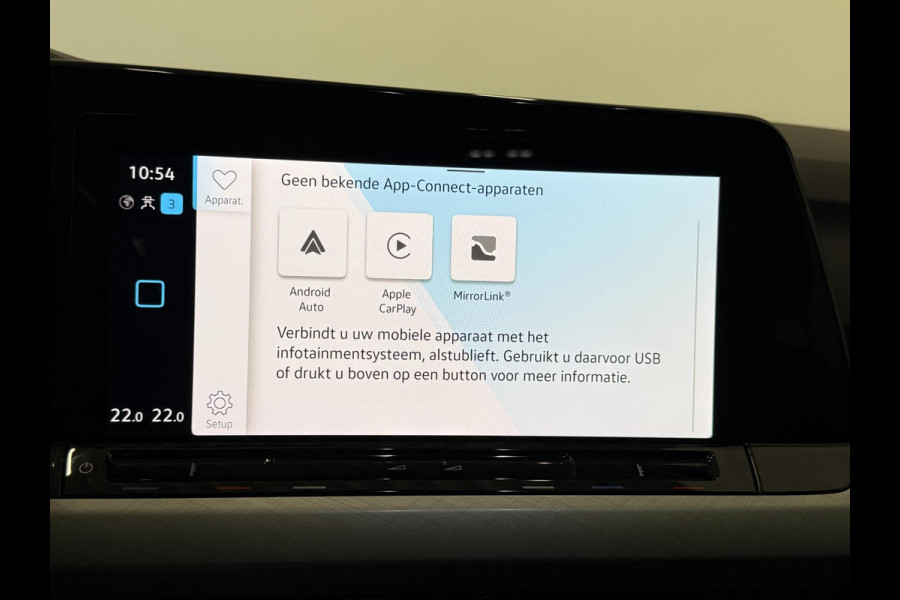 Volkswagen Golf 1.0 TSI 110pk Life Lounge Apple Carplay Android Auto Parkeersensoren Cruise Control DAB Climate Control LED Koplampen Bluetooth Lichtmetalen Velgen