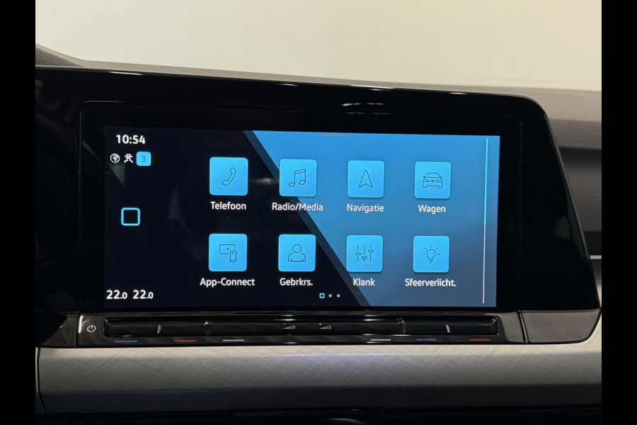 Volkswagen Golf 1.0 TSI 110pk Life Lounge Apple Carplay Android Auto Parkeersensoren Cruise Control DAB Climate Control LED Koplampen Bluetooth Lichtmetalen Velgen