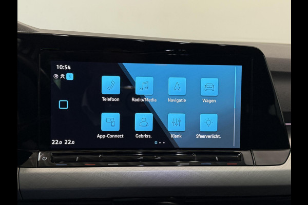 Volkswagen Golf 1.0 TSI 110pk Life Lounge Apple Carplay Android Auto Parkeersensoren Cruise Control DAB Climate Control LED Koplampen Bluetooth Lichtmetalen Velgen