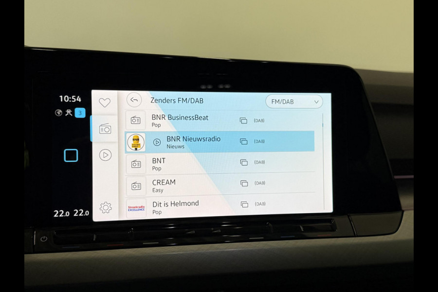 Volkswagen Golf 1.0 TSI 110pk Life Lounge Apple Carplay Android Auto Parkeersensoren Cruise Control DAB Climate Control LED Koplampen Bluetooth Lichtmetalen Velgen