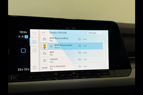 Volkswagen Golf 1.0 TSI 110pk Life Lounge Apple Carplay Android Auto Parkeersensoren Cruise Control DAB Climate Control LED Koplampen Bluetooth Lichtmetalen Velgen