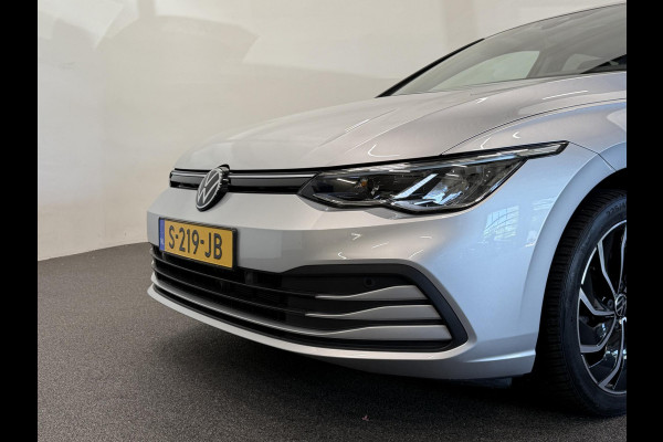 Volkswagen Golf 1.0 TSI 110pk Life Lounge Apple Carplay Android Auto Parkeersensoren Cruise Control DAB Climate Control LED Koplampen Bluetooth Lichtmetalen Velgen