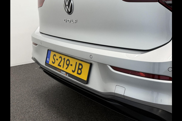 Volkswagen Golf 1.0 TSI 110pk Life Lounge Apple Carplay Android Auto Parkeersensoren Cruise Control DAB Climate Control LED Koplampen Bluetooth Lichtmetalen Velgen