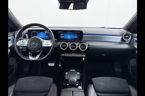 Mercedes-Benz CLA-Klasse 180 Automaat AMG Business Solution Panoramadak Camera Widescreen cockpit Apple Carplay Android Auto Navi Pdc Cruise Control Stoe Privacy Glas Lmv Led DAB Licht en zichtpakket Premium pakket Dealeronderhouden 1e Eigenaar Origineel Nederlandse Auto