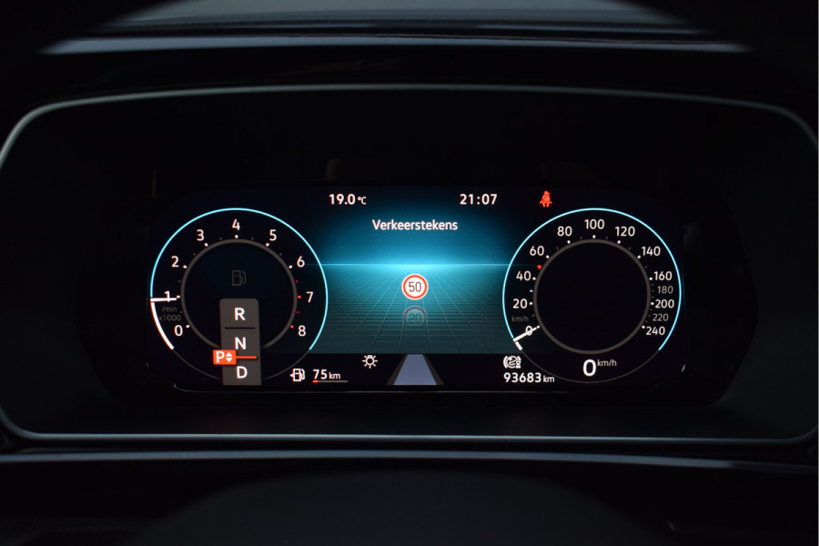 Volkswagen Caddy 1.5 TSI DSG Move Pano | Trekhaak | Camera | ACC | LED | 18"