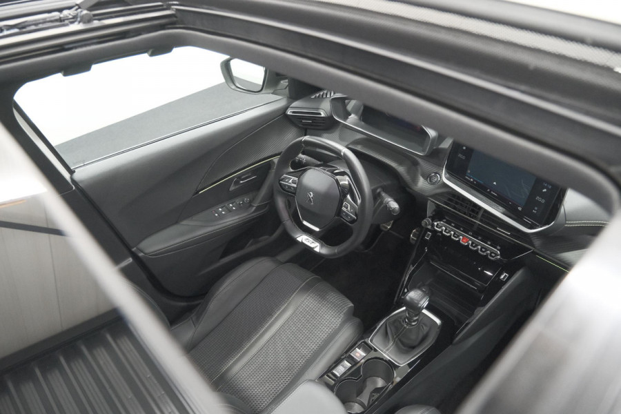 Peugeot 2008 PureTech 130 GT | Elektrisch Panoramadak | Camera | Dodehoekdetectie | Navigatie