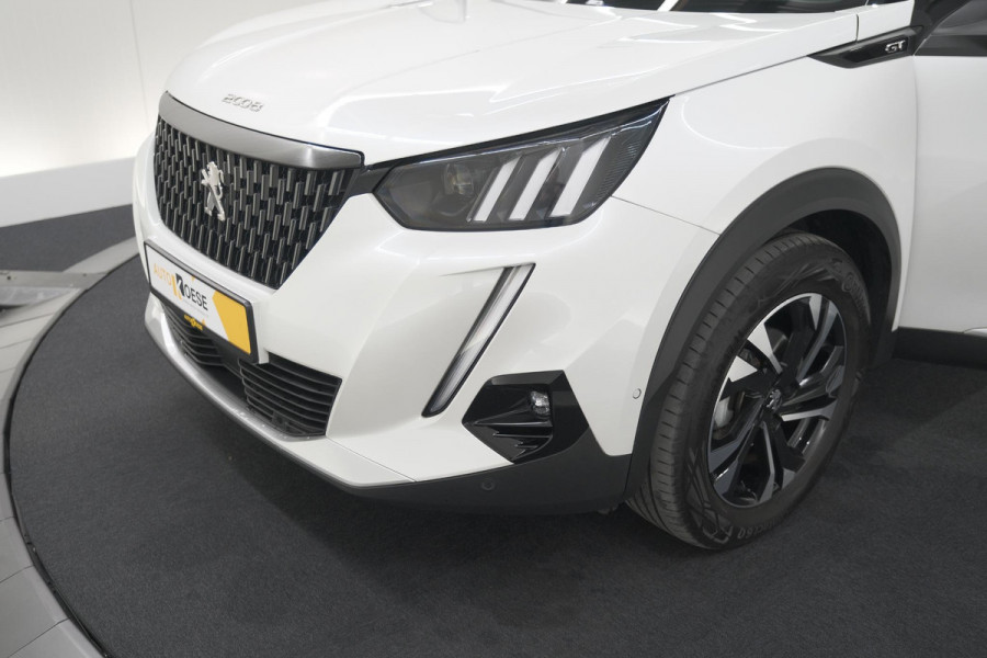 Peugeot 2008 PureTech 130 GT | Elektrisch Panoramadak | Camera | Dodehoekdetectie | Navigatie