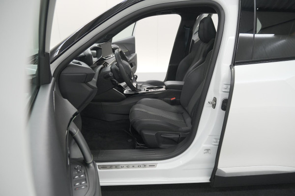 Peugeot 2008 PureTech 130 GT | Elektrisch Panoramadak | Camera | Dodehoekdetectie | Navigatie