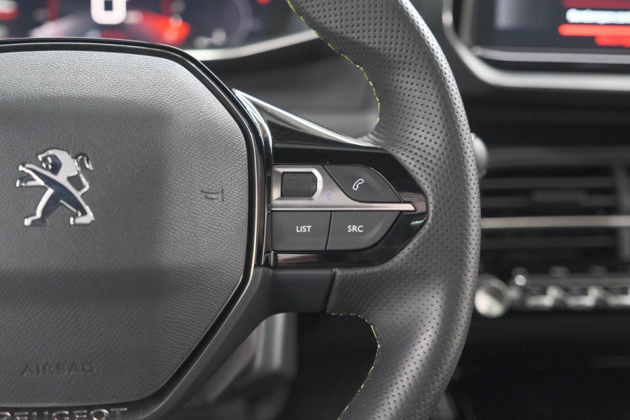 Peugeot 2008 PureTech 130 GT | Elektrisch Panoramadak | Camera | Dodehoekdetectie | Navigatie