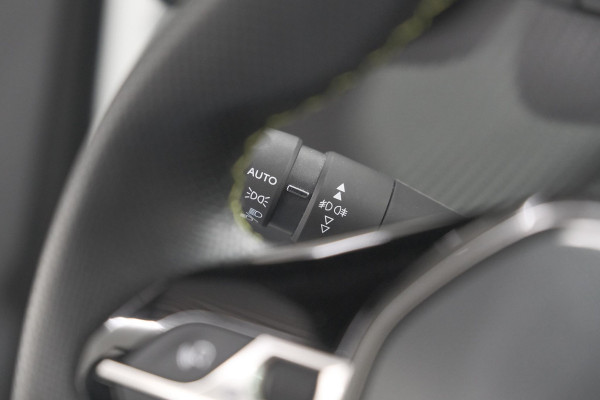 Peugeot 2008 PureTech 130 GT | Elektrisch Panoramadak | Camera | Dodehoekdetectie | Navigatie