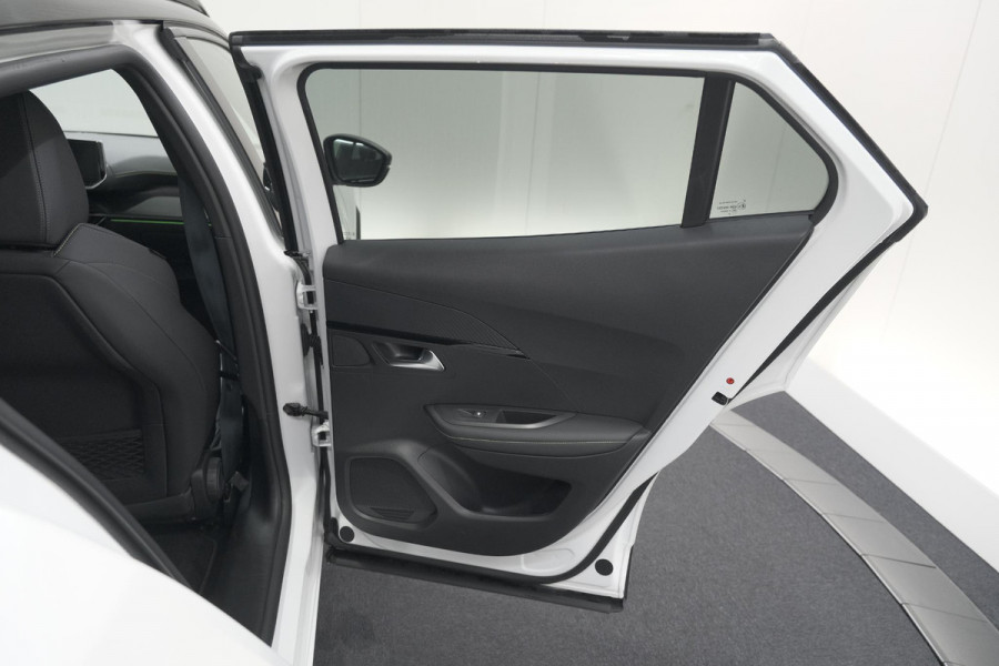 Peugeot 2008 PureTech 130 GT | Elektrisch Panoramadak | Camera | Dodehoekdetectie | Navigatie