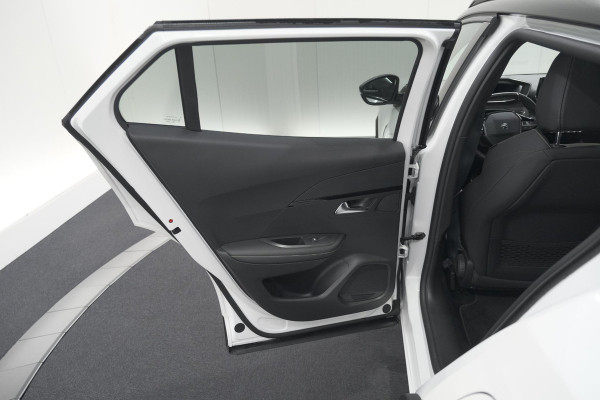 Peugeot 2008 PureTech 130 GT | Elektrisch Panoramadak | Camera | Dodehoekdetectie | Navigatie
