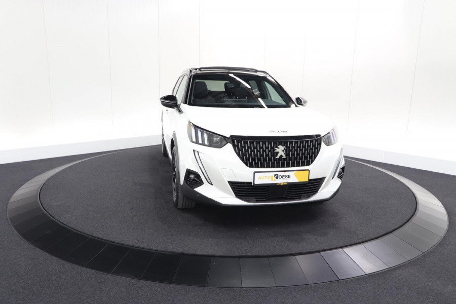 Peugeot 2008 PureTech 130 GT | Elektrisch Panoramadak | Camera | Dodehoekdetectie | Navigatie
