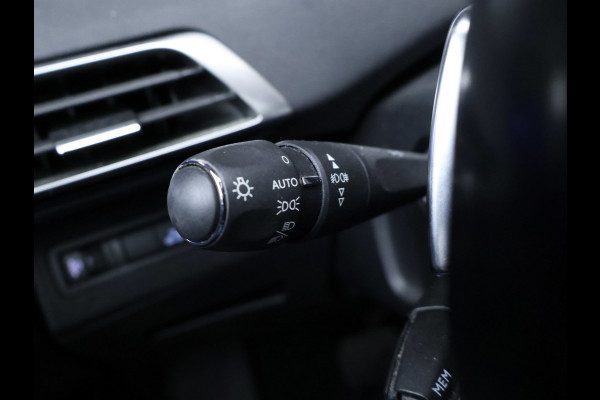 Peugeot 3008 1.2 PureTech Allure Sport (SCHUIFDAK,APPLE CARPLAY,NAVI,CAMERA,360 VIEW,CLIMATE,CRUISE,GETINT,TREKHAAK,SPORTSTOELEN)