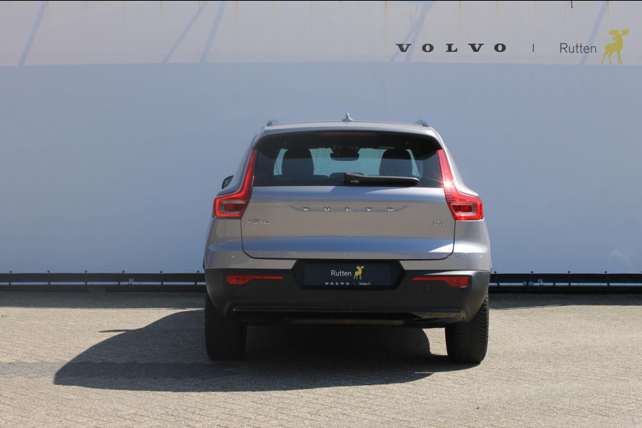 Volvo XC40 B4 211PK Automaat Plus Dark Semi elektrisch wegklapbare trekhaak / Verwarmbare voorruit / Google infotainment / Elektrisch bedienbare bestuurdersstoel met geheugen