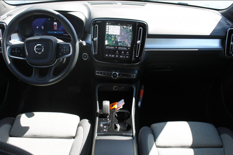 Volvo XC40 B4 211PK Automaat Plus Dark Semi elektrisch wegklapbare trekhaak / Verwarmbare voorruit / Google infotainment / Elektrisch bedienbare bestuurdersstoel met geheugen