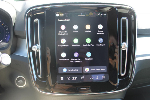 Volvo XC40 B4 211PK Automaat Plus Dark Semi elektrisch wegklapbare trekhaak / Verwarmbare voorruit / Google infotainment / Elektrisch bedienbare bestuurdersstoel met geheugen