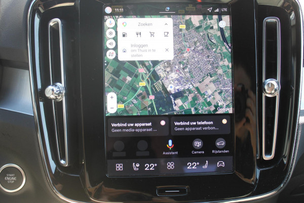 Volvo XC40 B4 211PK Automaat Plus Dark Semi elektrisch wegklapbare trekhaak / Verwarmbare voorruit / Google infotainment / Elektrisch bedienbare bestuurdersstoel met geheugen
