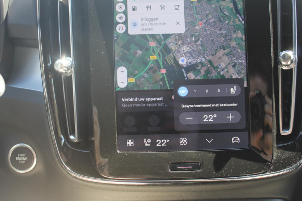 Volvo XC40 B4 211PK Automaat Plus Dark Semi elektrisch wegklapbare trekhaak / Verwarmbare voorruit / Google infotainment / Elektrisch bedienbare bestuurdersstoel met geheugen