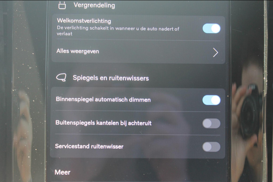 Volvo XC40 B4 211PK Automaat Plus Dark Semi elektrisch wegklapbare trekhaak / Verwarmbare voorruit / Google infotainment / Elektrisch bedienbare bestuurdersstoel met geheugen