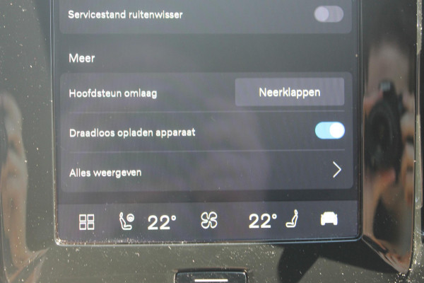Volvo XC40 B4 211PK Automaat Plus Dark Semi elektrisch wegklapbare trekhaak / Verwarmbare voorruit / Google infotainment / Elektrisch bedienbare bestuurdersstoel met geheugen